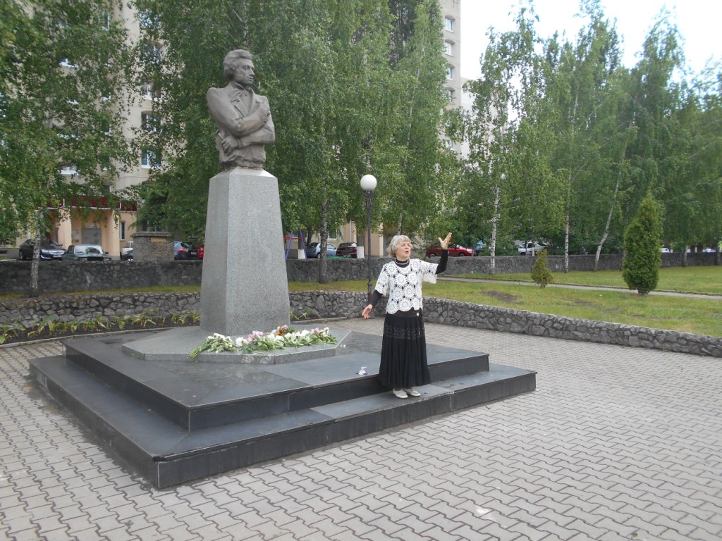 Пушкин на холсте и в бронзе